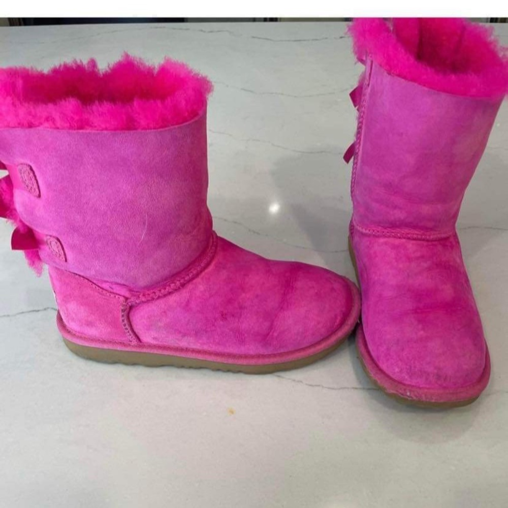 Girls Hot pink UGG boots. Great condition from a smoke free home